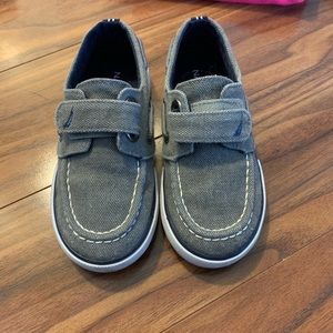 Toddler shoes: gray in excellent condition.